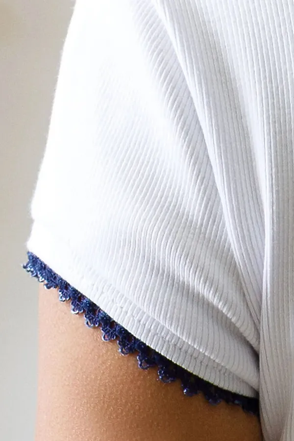 Футболка с фигурным вырезом каре из эластичного трикотажа кашкорсе VILATTE, белый - фото 2