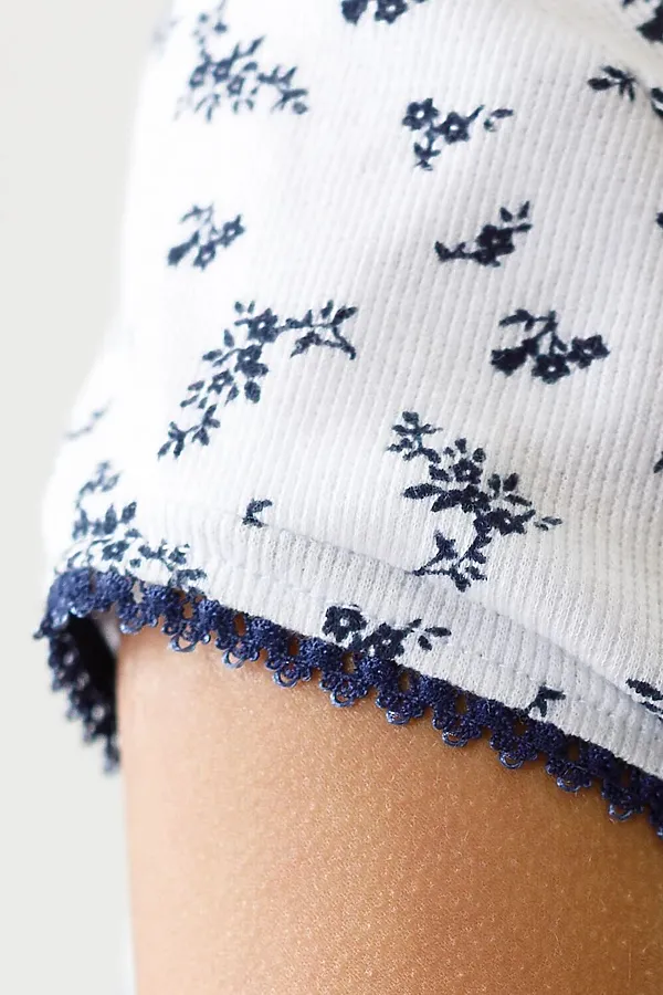 Футболка с фигурным вырезом каре из эластичного трикотажа кашкорсе VILATTE, белый-т.синий цветы - фото 2