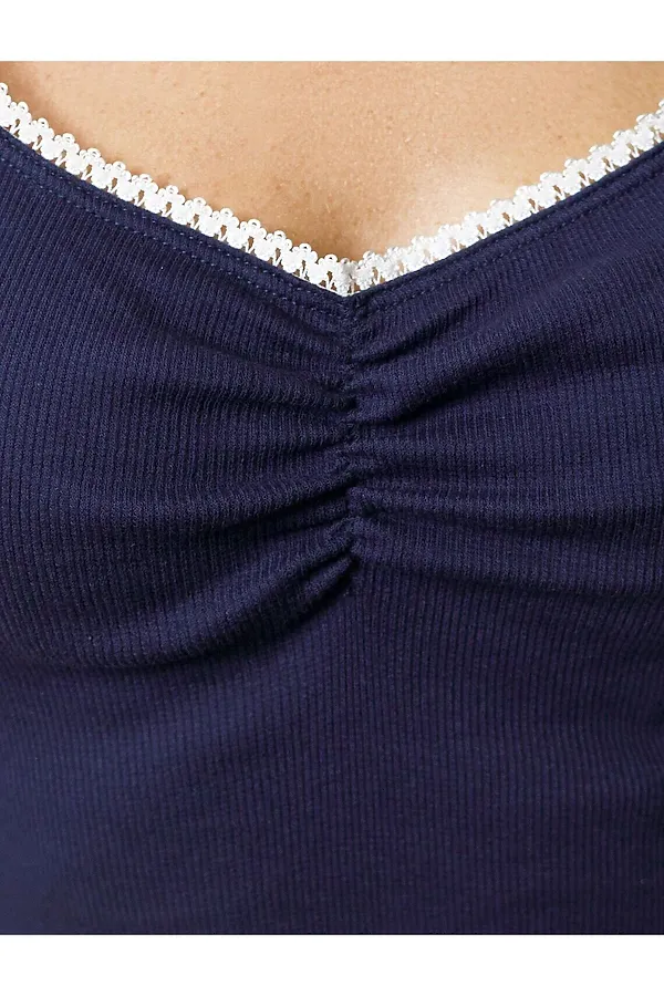 Футболка с фигурным вырезом каре из эластичного трикотажа кашкорсе VILATTE, т.синий - фото 2