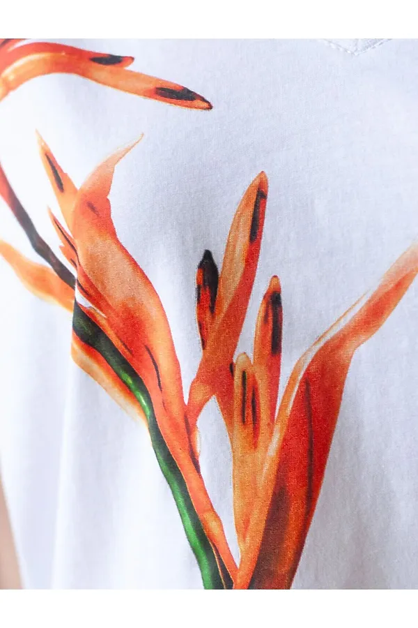 Свободная футболка с V-вырезом и цельнокроеным рукавом из 100% хлопка с принтом VILATTE, белый_тропический цветок - фото 2