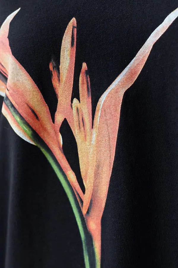 Свободная футболка с V-вырезом и цельнокроеным рукавом из 100% хлопка с принтом VILATTE, черный_тропический цветок - фото 2