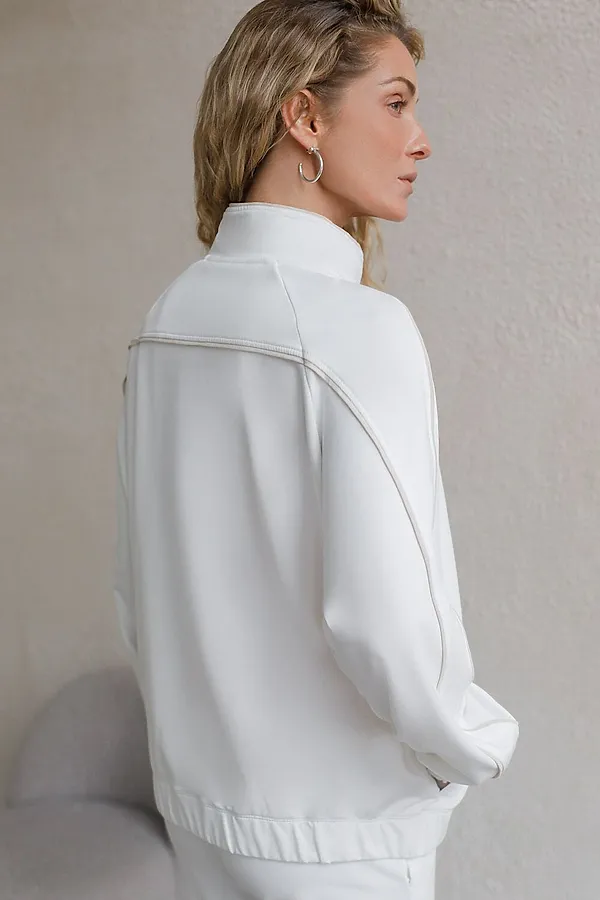 Свободный бомбер с лампасами на молнии из петельчатого футера двухнитки с эластаном VILATTE, белый - фото 2