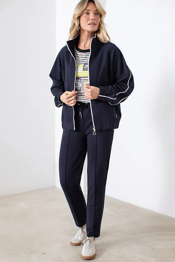 Свободный бомбер с лампасами на молнии из петельчатого футера двухнитки с эластаном VILATTE, т.синий - фото 2