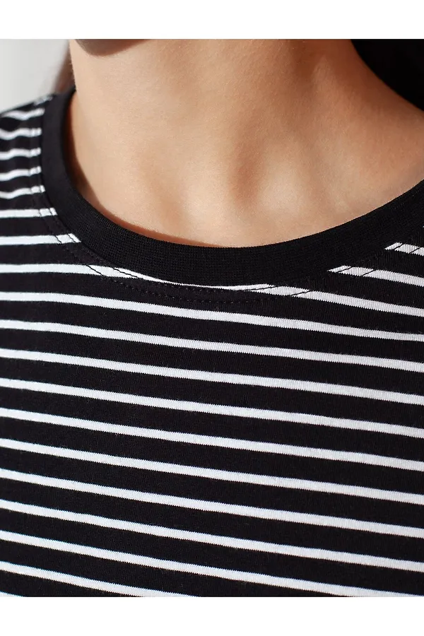 Базовая футболка в полоску полуприлегающая из премиального хлопка с эластаном VILATTE, черный-белый - фото 2