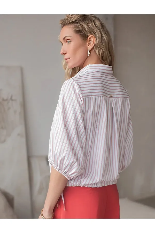 Укороченная блузка с рукавами буфами и с кулиской по низу из эластичного хлопка VILATTE, белый-коралловый - фото 2