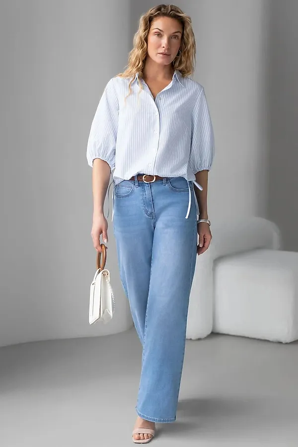 Укороченная блузка с рукавами буфами и с кулиской по низу из эластичного хлопка VILATTE, белый-темно-синий - фото 2