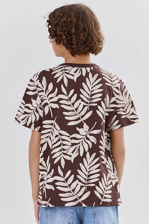 Футболка для мальчиков MARK FORMELLE, листья на шоколадном - фото 2