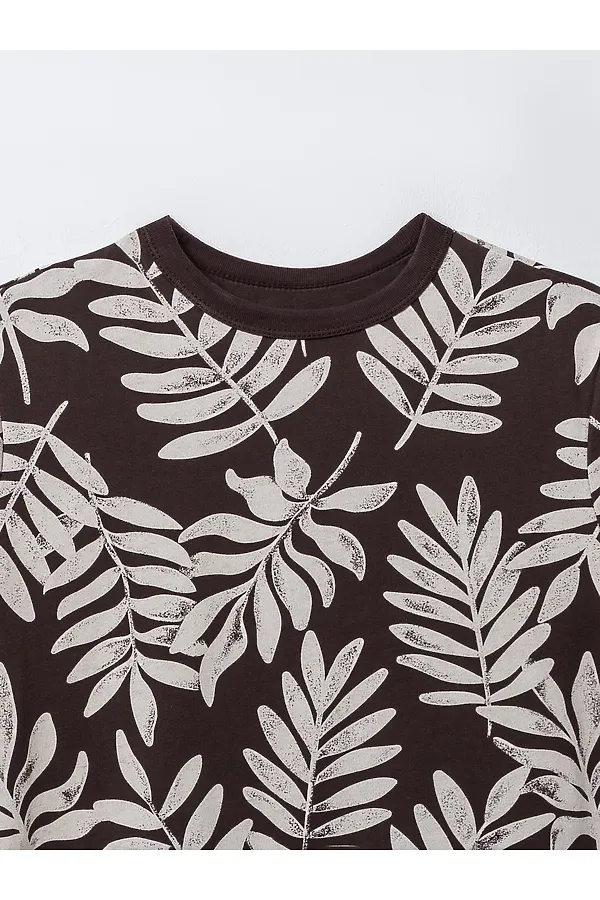 Футболка для мальчиков MARK FORMELLE, листья на шоколадном - фото 2