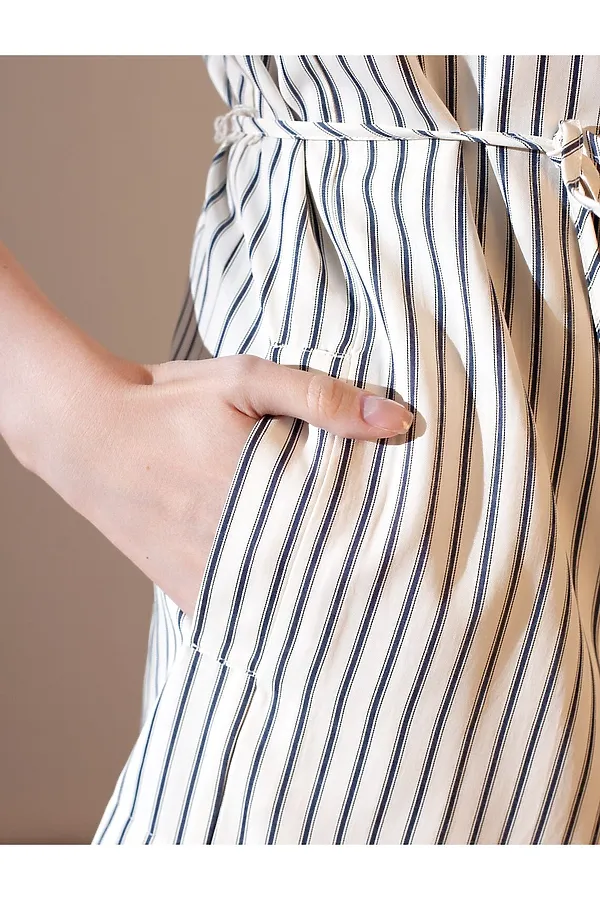 Удлиненный костюмный жилет в полоску с поясом из легкого хлопкового поплина VILATTE, молочный-синий - фото 2