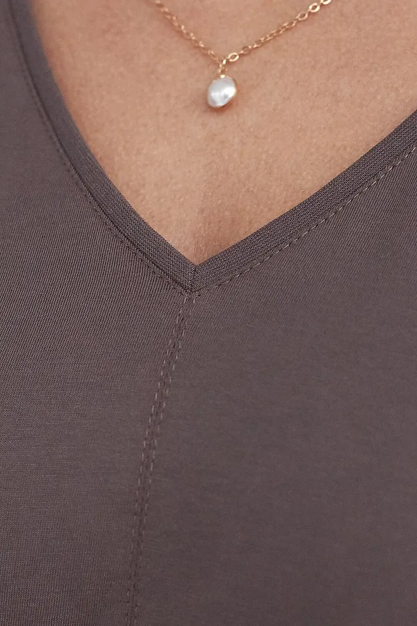 Платье свободное с V-вырезом из 100% хлопка с поясом и разрезом VILATTE, кофейный - фото 2