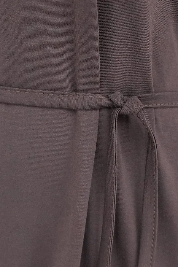 Платье свободное с V-вырезом из 100% хлопка с поясом и разрезом VILATTE, кофейный - фото 2