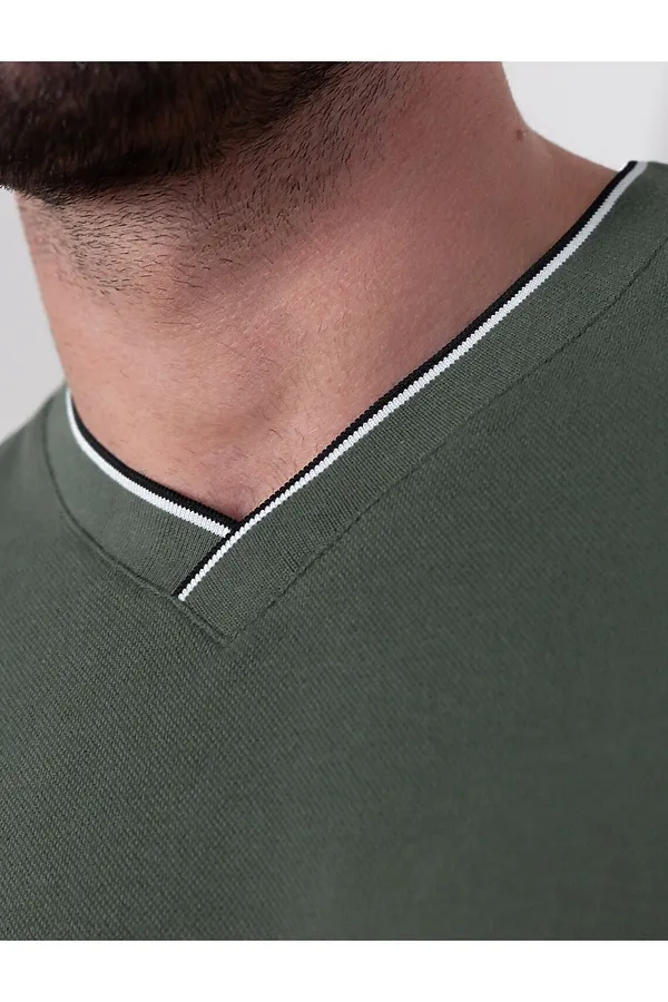 Футболка с V-вырезом из премиального хлопка с эластаном VILATTE, т.оливковый - фото 2