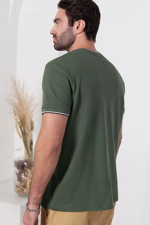 Футболка с V-вырезом из премиального хлопка с эластаном VILATTE, т.оливковый - фото 2