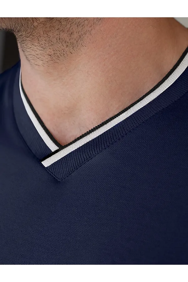 Футболка с V-вырезом из премиального хлопка с эластаном VILATTE, т.синий - фото 2
