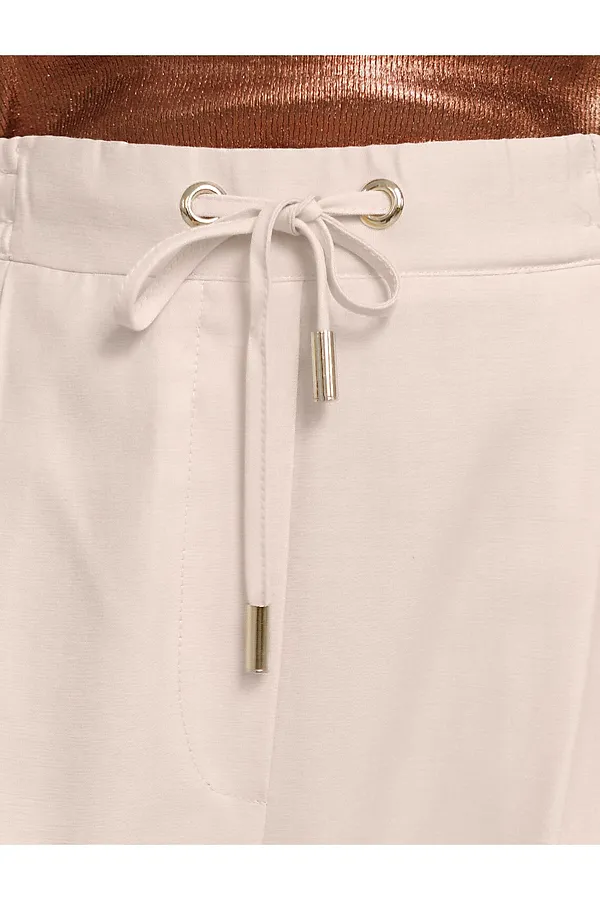 Брюки бананы с поясом на резинке из плотного лиоцелла VILATTE, кокосово-молочный - фото 2