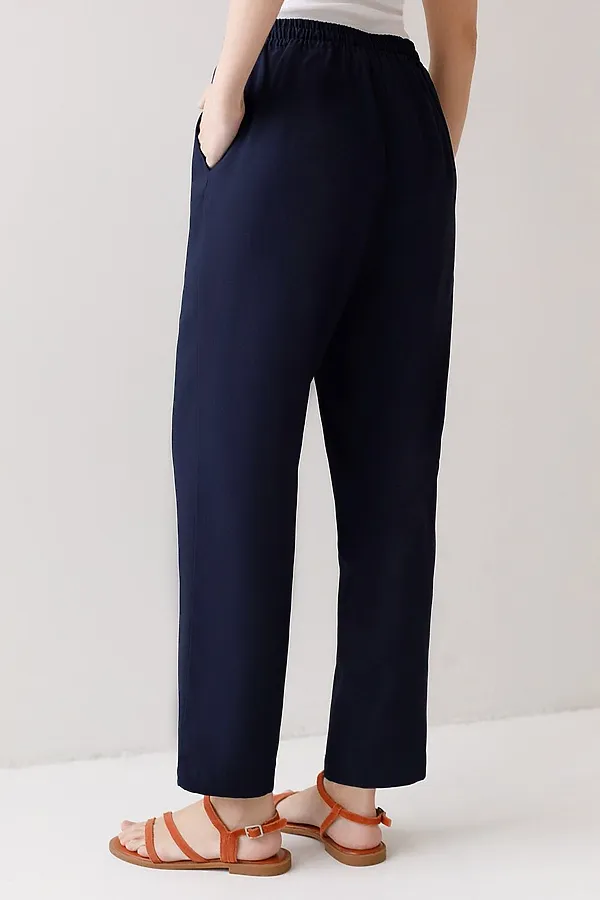 Брюки бананы с поясом на резинке из плотного лиоцелла VILATTE, темно-синий - фото 2