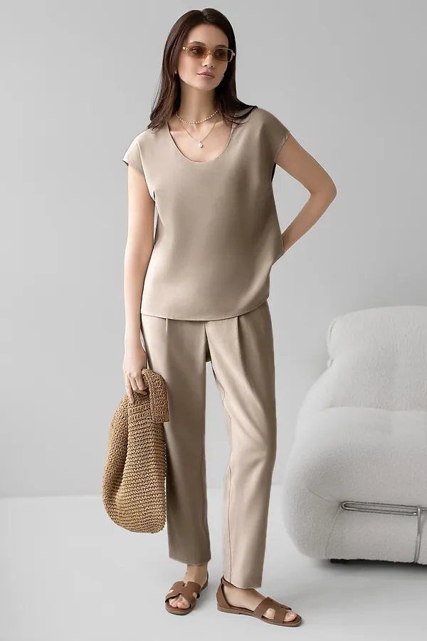 Блузка с U вырезом скроенная по косой из плотного лиоцелла VILATTE, светло-бежевый - фото 2