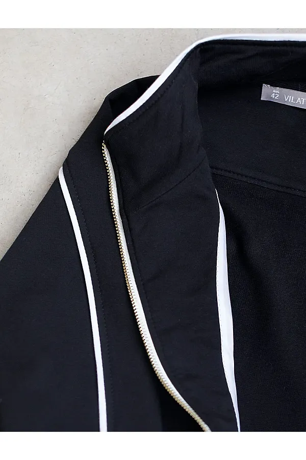 Свободный бомбер с лампасами на молнии из петельчатого футера двухнитки с эластаном VILATTE, черный - фото 2