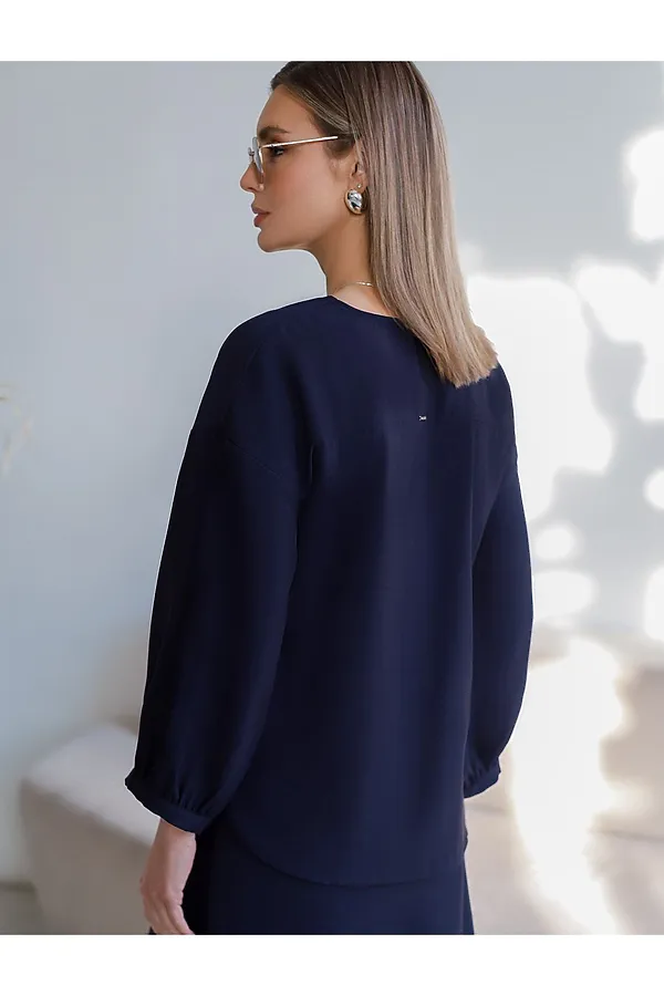 Укороченная блузка с V вырезом из плотного лиоцелла VILATTE, темно-синий - фото 2