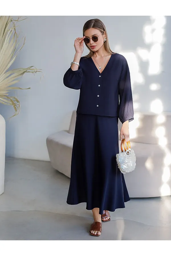 Укороченная блузка с V вырезом из плотного лиоцелла VILATTE, темно-синий - фото 2