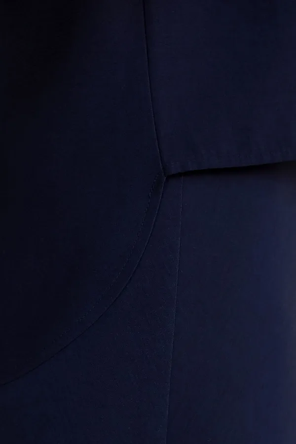Укороченная блузка с V вырезом из плотного лиоцелла VILATTE, темно-синий - фото 2
