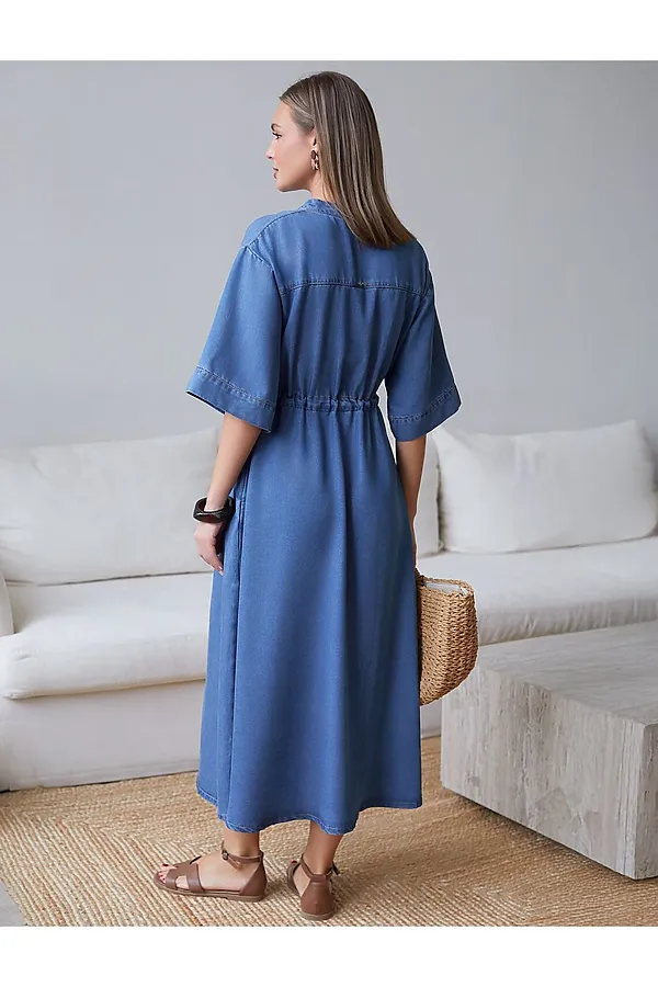 Платье-рубашка с поясом и карманами из джинсового лиоцелла VILATTE, светло-синий - фото 2