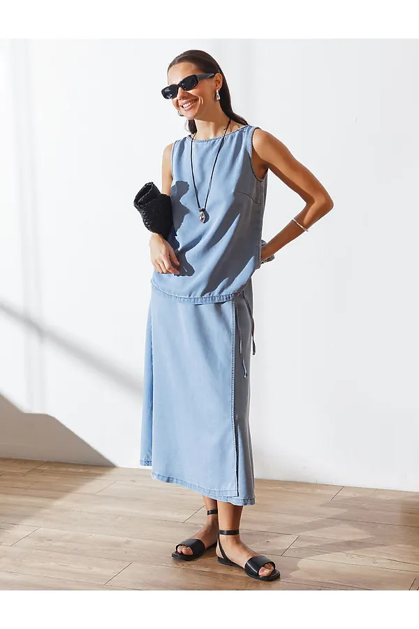 Топ с вырезом лодочка и асимметричным разрезом на спине из джинсового лиоцелла VILATTE, светло-голубой - фото 2