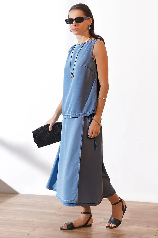 Топ с вырезом лодочка и асимметричным разрезом на спине из джинсового лиоцелла VILATTE, светло-синий - фото 2