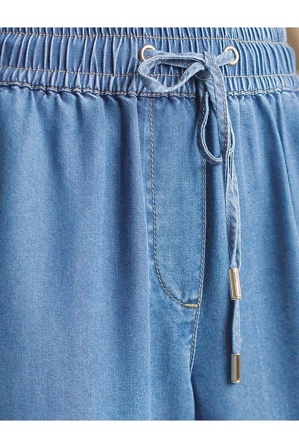 Брюки бананы с поясом на резинке из джинсового лиоцелла VILATTE, светло-синий - фото 2