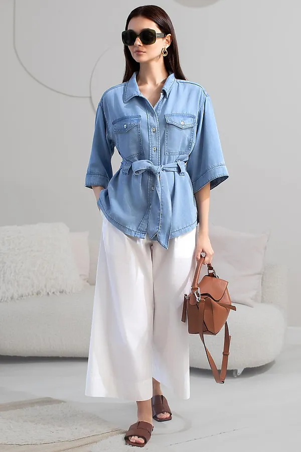 Удлиненная блузка с поясом и карманами из джинсового лиоцелла VILATTE, светло-голубой - фото 2