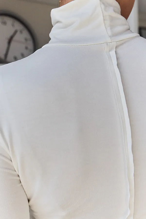 Водолазка облегающая с необработанными швами НАТАЛИ, молочный - фото 2