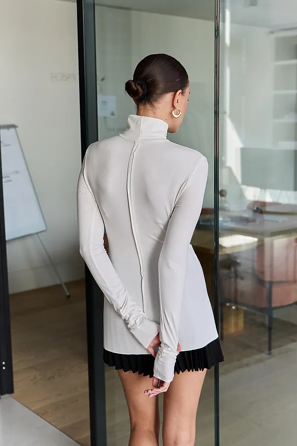 Водолазка облегающая с необработанными швами НАТАЛИ, молочный - фото 2