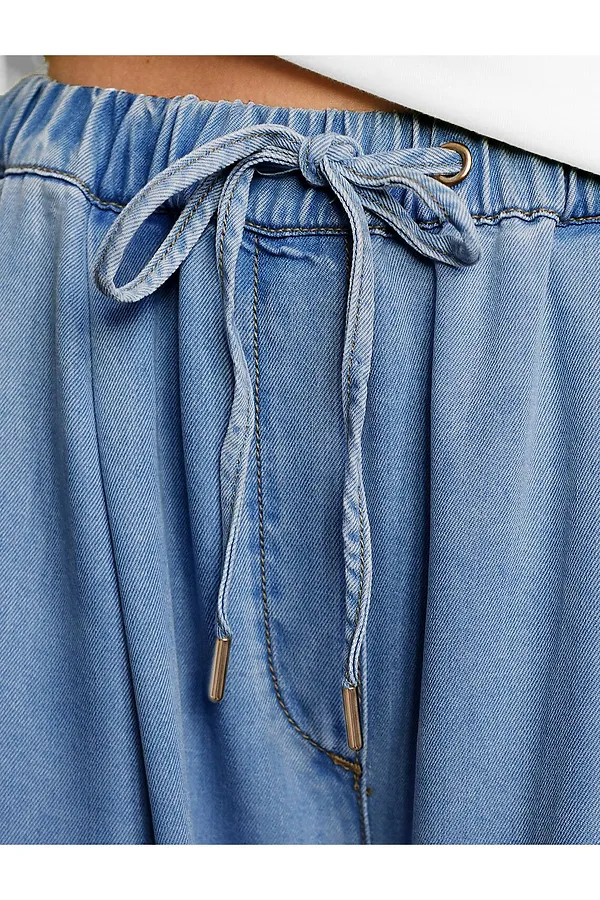 Брюки-палаццо с поясом на резинке из джинсового лиоцелла VILATTE, светло-синий - фото 2