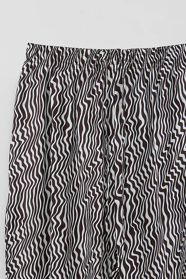 Комплект женский (футболка, бриджи) MARK FORMELLE, коричневый +коричневые волны - фото 2