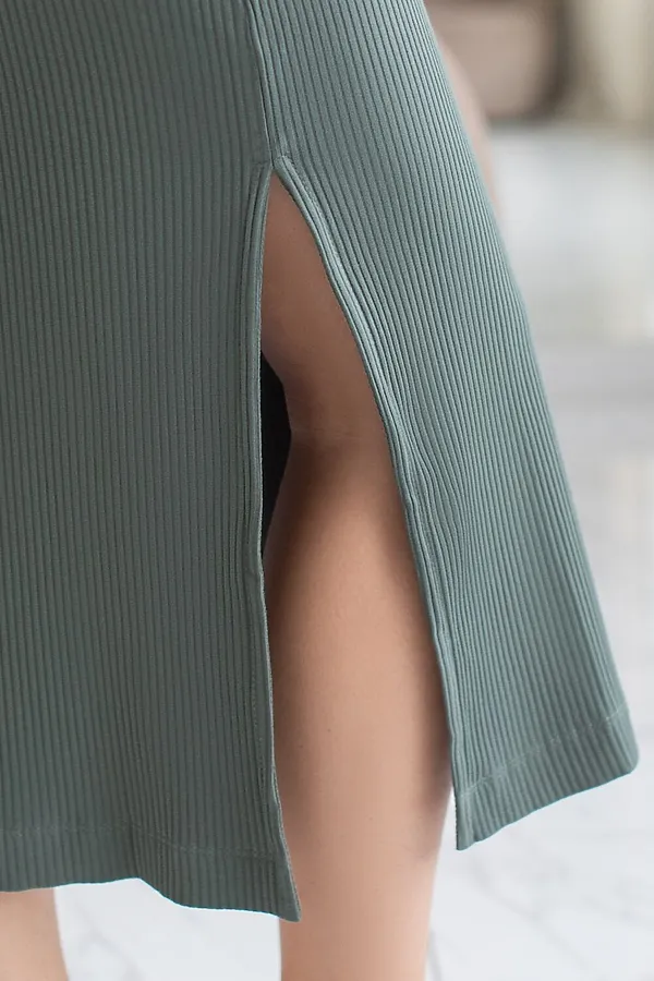 Платье из трикотажа в широкий рубчик VILATTE, т.оливковый - фото 2