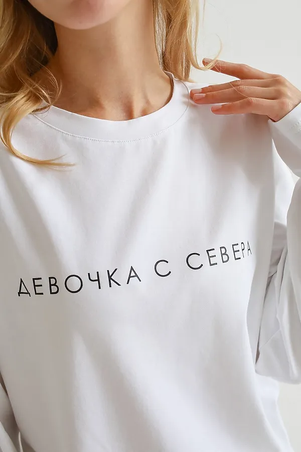 Лонгслив взр. принт Девочка с севера белый MINIDINO, белый, принт девочка с севера - фото 2