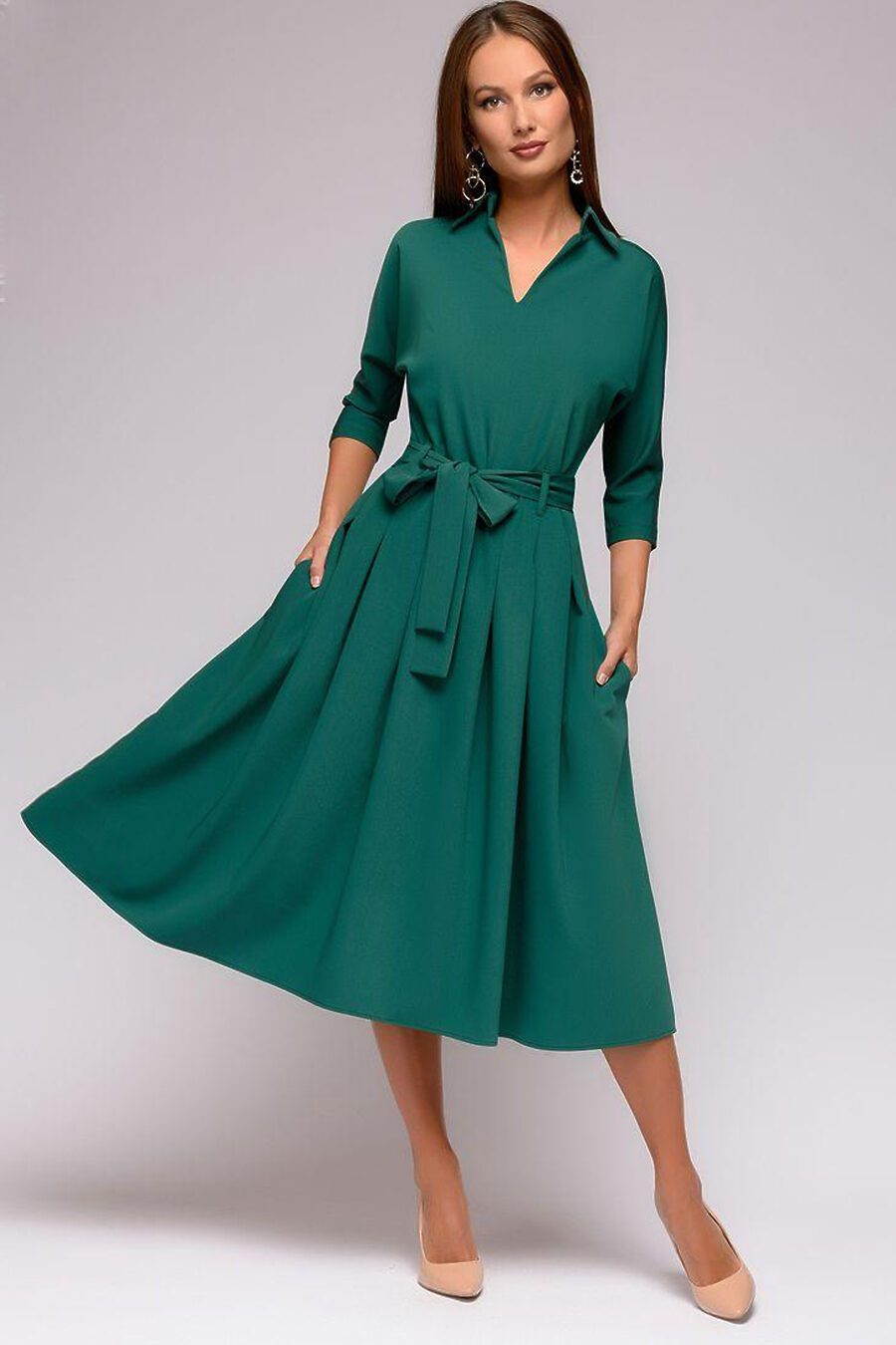Зеленое платье с рукавом