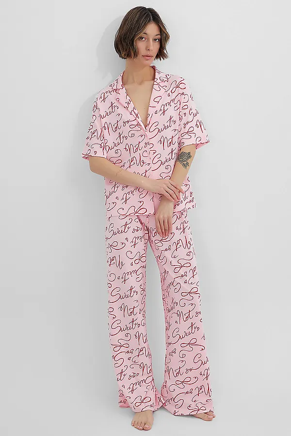 Пижама MARK FORMELLE, текст на розовом - фото 1