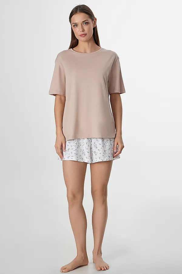 Комплект женский (футболка, шорты) MARK FORMELLE, бежевый +цветы на холодном молоке - фото 1