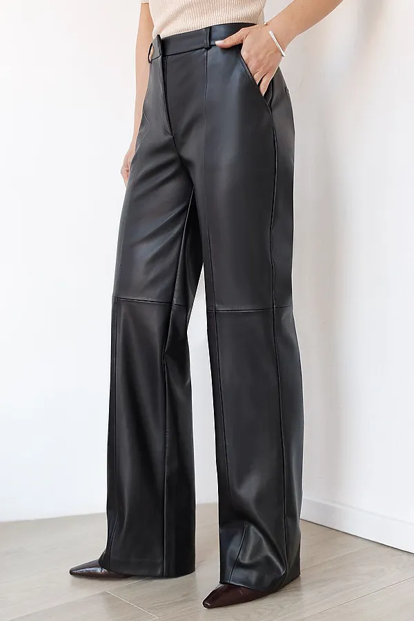 Прямые брюки из искусственной кожи VILATTE, черный - фото 1