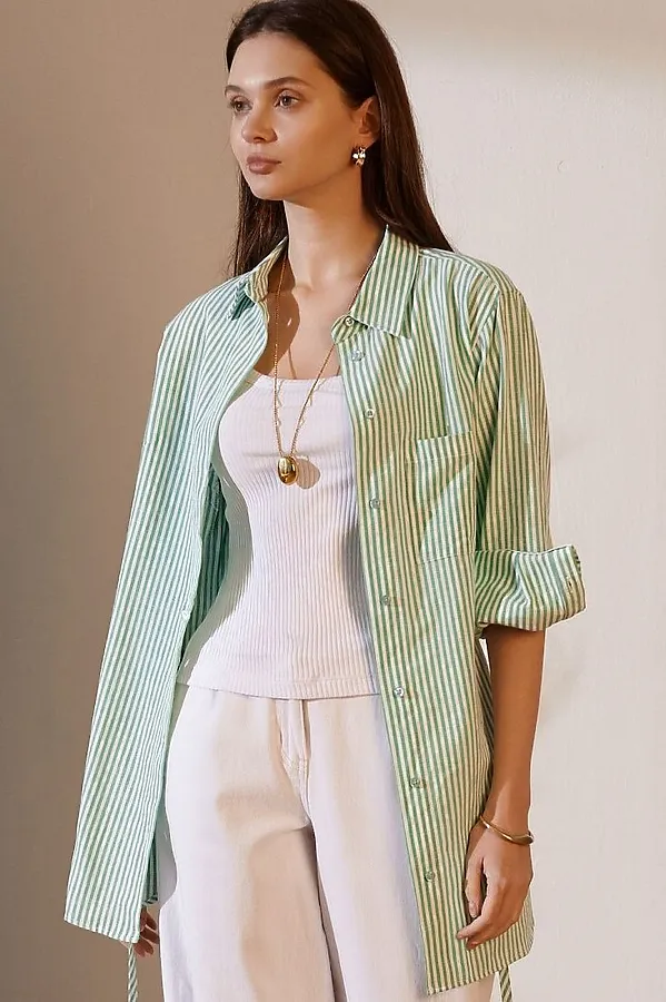 Удлиненная блузка с поясом в тонкую полоску из эластичного хлопка VILATTE, белый-фисташковый - фото 1