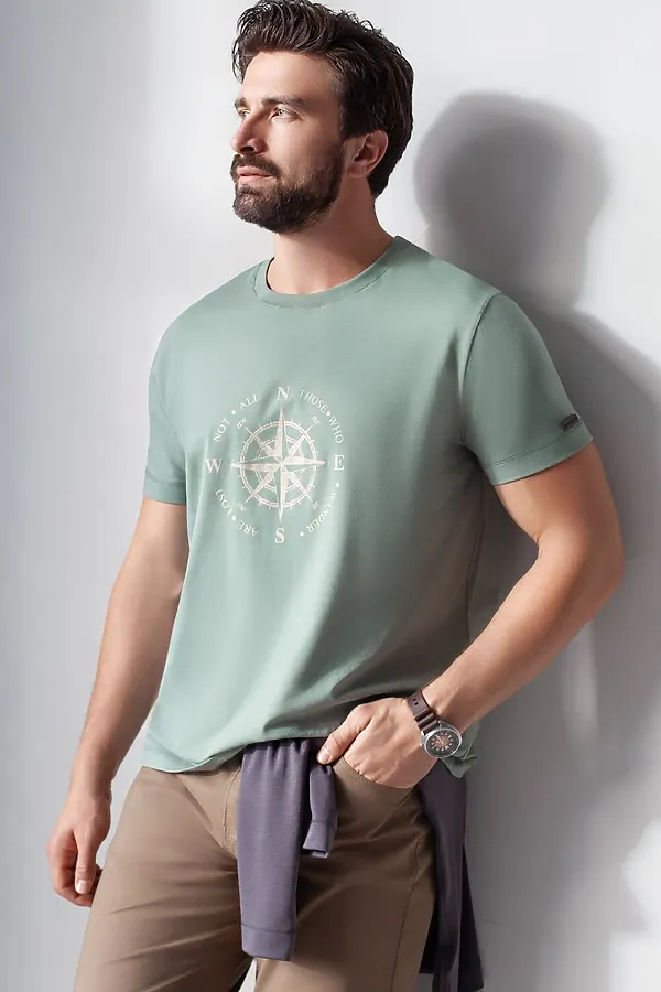 Футболка базовая полуприлегающая из премиального хлопка с принтом VILATTE, св.оливковый_wander - фото 1