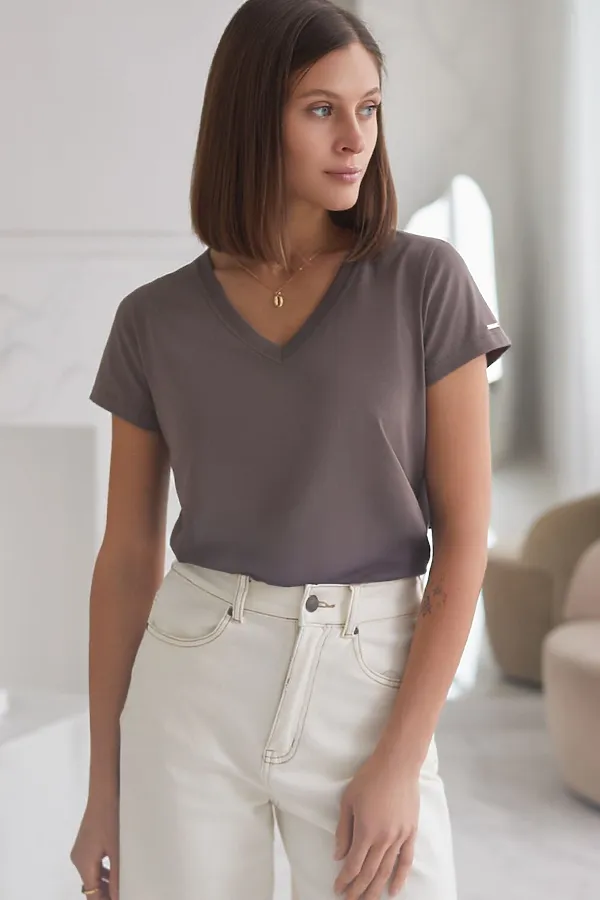Базовая футболка из премиального хлопка с V образным вырезом VILATTE, кофе - фото 1
