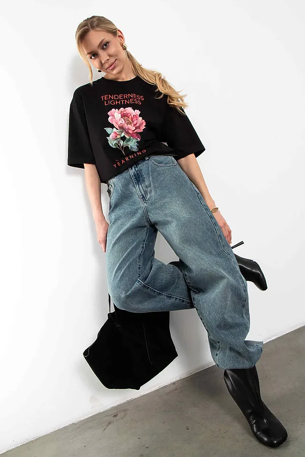 Футболка женская с оверсайз Пион KOSMOS, черный - фото 1