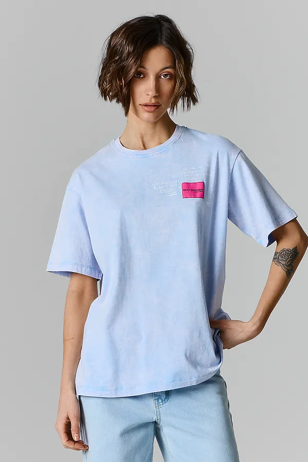 Футболка женская MARK FORMELLE, acid wash безмятежно -голубой +печать - фото 1