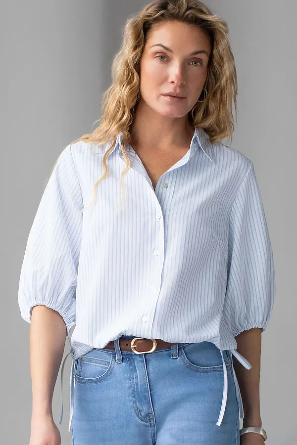 Укороченная блузка с рукавами буфами и с кулиской по низу из эластичного хлопка VILATTE, белый-темно-синий - фото 1