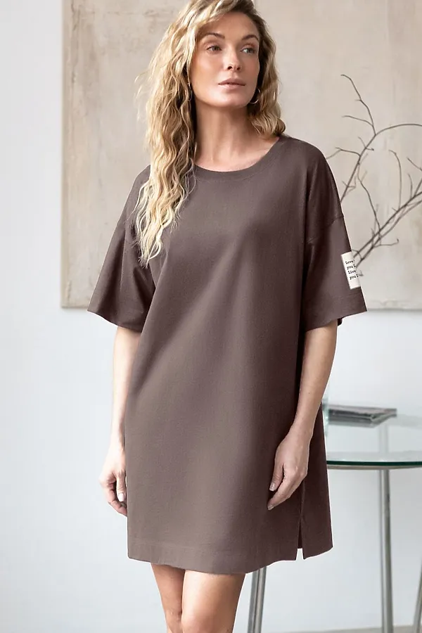 Свободное платье-футболка с разрезами и принтом из 100% хлопка VILATTE, кофе_love_live - фото 1