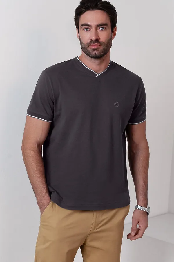 Футболка с V-вырезом из премиального хлопка с эластаном VILATTE, т.серый - фото 1
