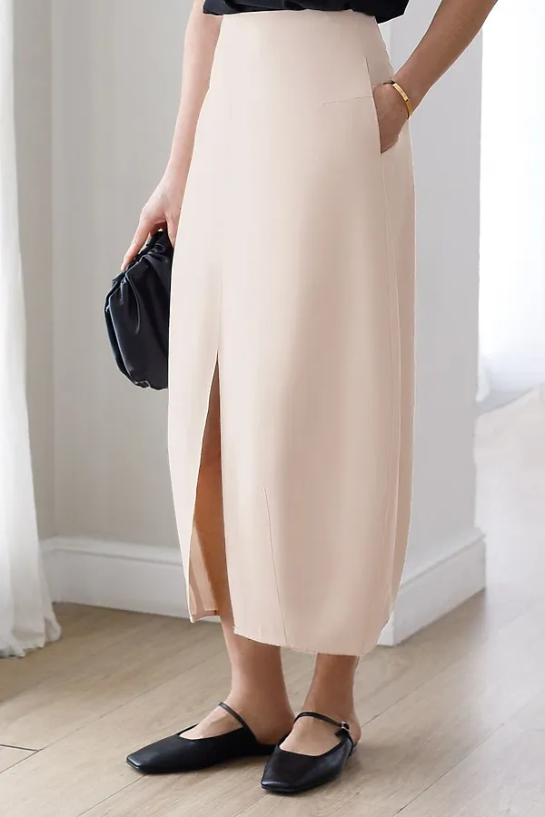 Юбка тюльпан с разрезом скроенная по косой из плотного лиоцелла VILATTE, кокосово-молочный - фото 1
