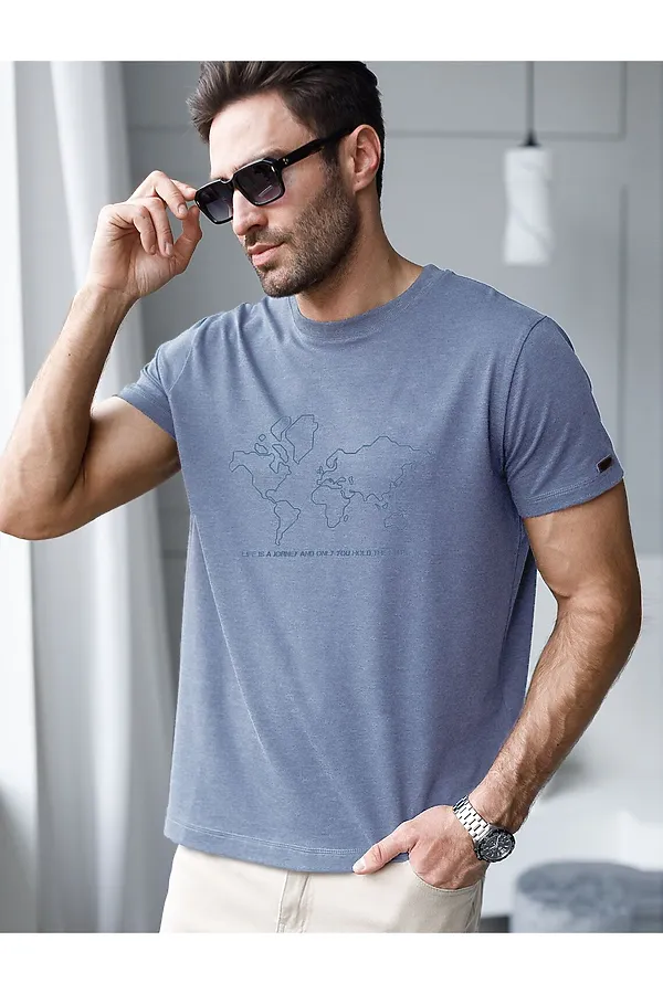 Футболка полуприлегающего кроя с принтом из премиального хлопка VILATTE, голубой меланж_карта - фото 1